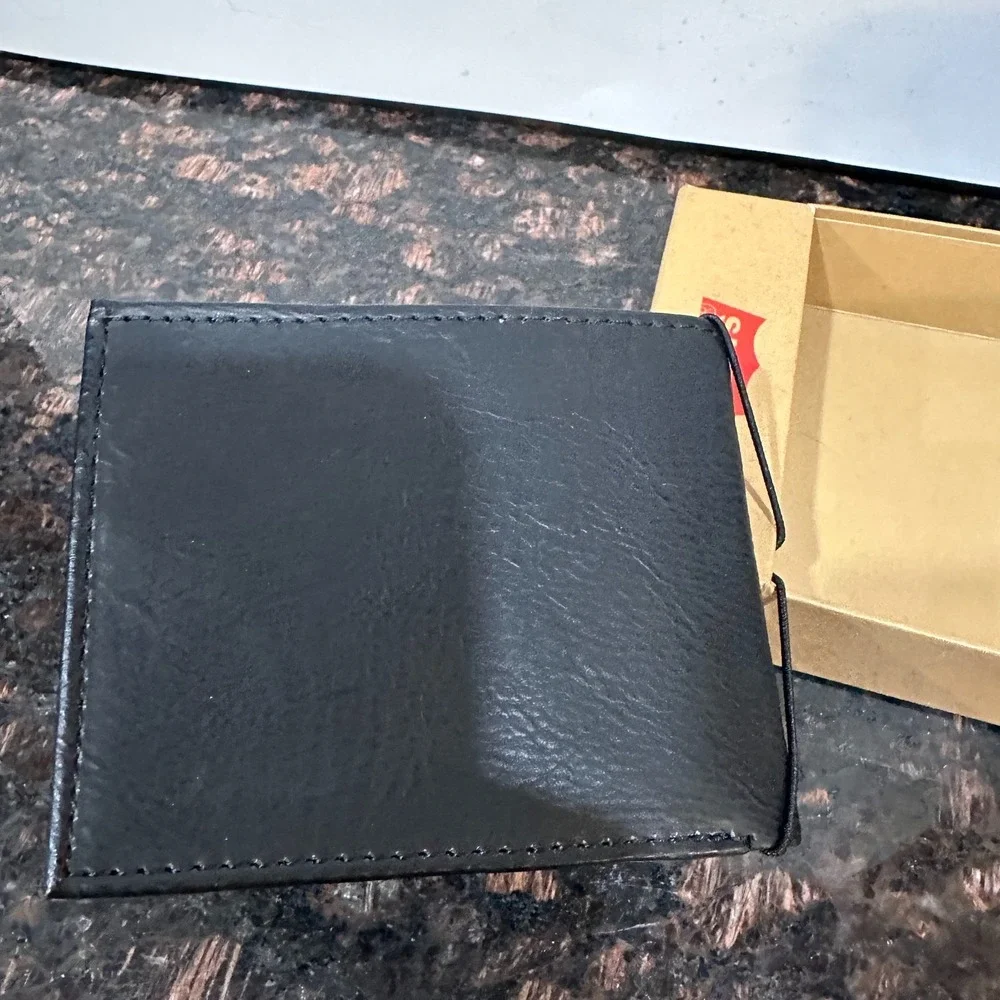Levis Black Leather Bifold Wallet RFID Blocking Protect Levi Strauss New in Box